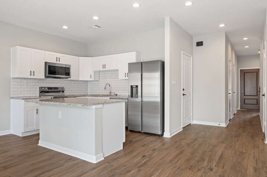 Building Photo - 14010 Longstreet Rd