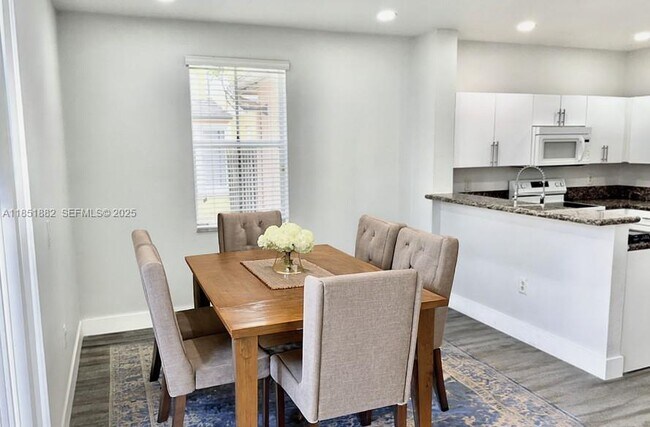 Building Photo - 2933 SE 2nd Dr