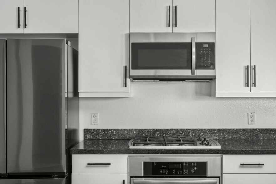 Building Photo - 3650 5th Ave