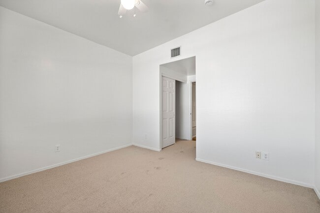 Building Photo - 730 N Northern Vista Pl