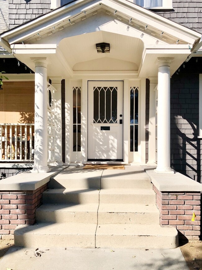 Building Photo - 405 N Avenue 66