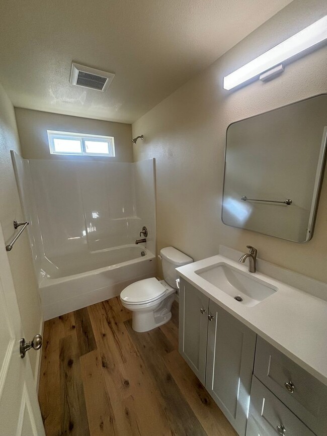 Building Photo - SINGLE FAMILY HOME IN PRAIRIE FALLS (P#94)