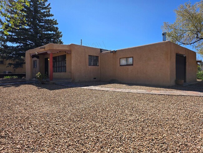 Building Photo - 2412 Rosina St