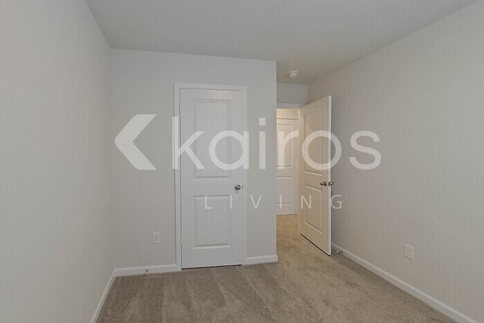 Building Photo - 2153 Banyon Cir