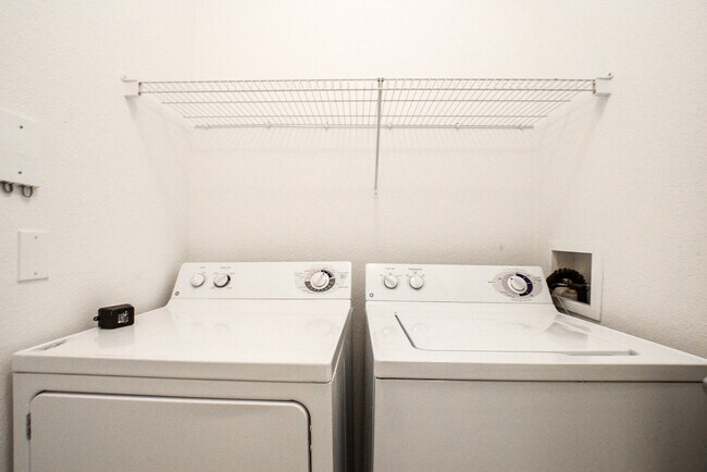 Building Photo - Spacious 3 Bed 2 Bath Unit For Rent in Orl...