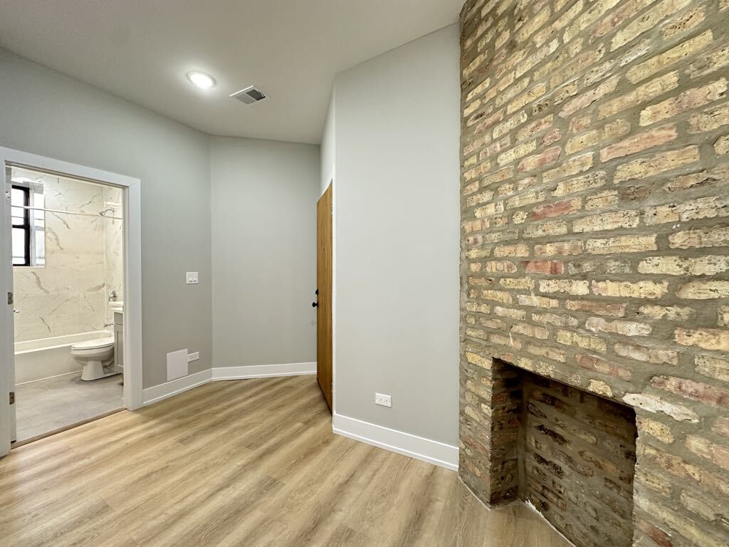 Building Photo - 451 W Belden Ave