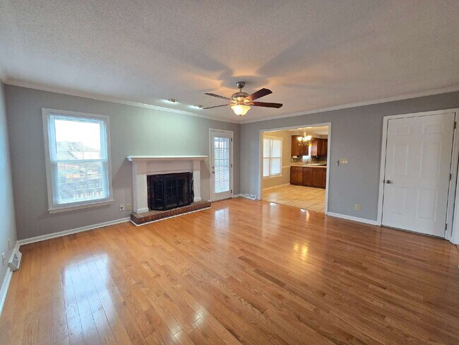 Building Photo - 991 Haggard Dr