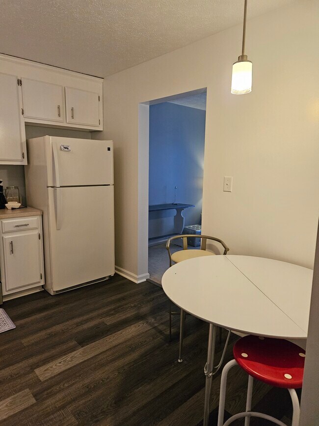 Building Photo - 309 Crestwood Ct