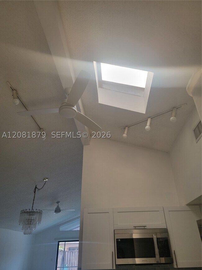 Building Photo - 1724 NW 73rd Ave