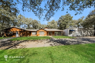 Building Photo - 1801 Whispering Oaks St