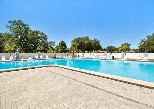 Building Photo - 23223 Club Villas Dr