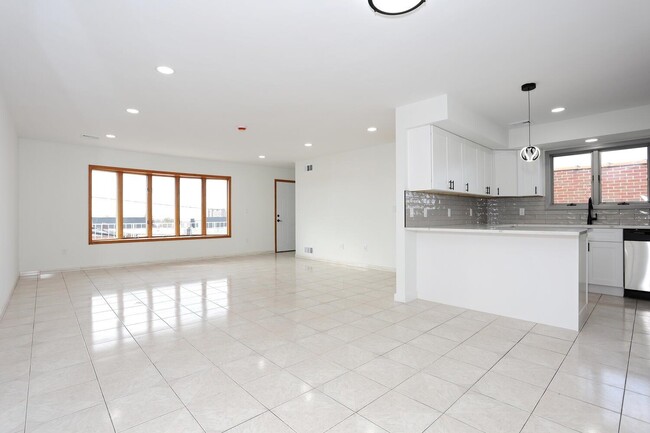 Building Photo - 1150 70th St