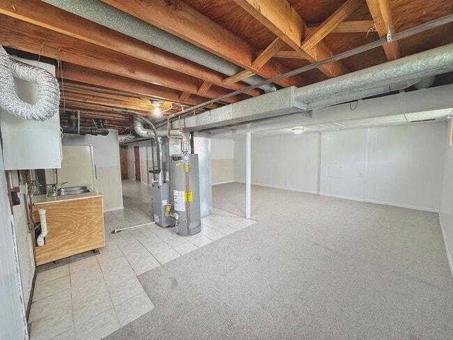 Building Photo - Modern Ranch Retreat