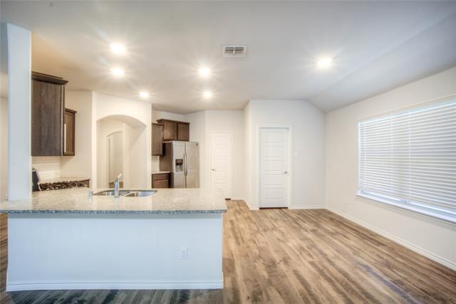 Building Photo - 621 Jamestown Ln