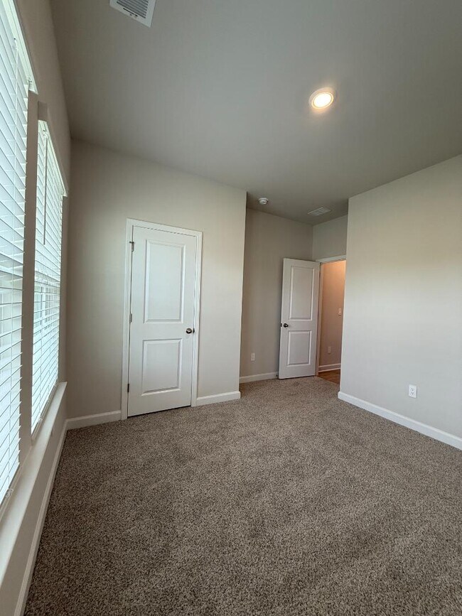 Building Photo - 4819 Hopespring St