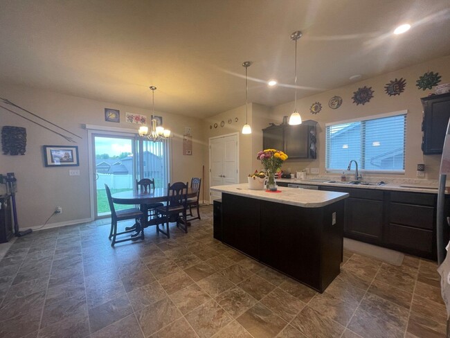 Building Photo - Bellevue Home For Rent!