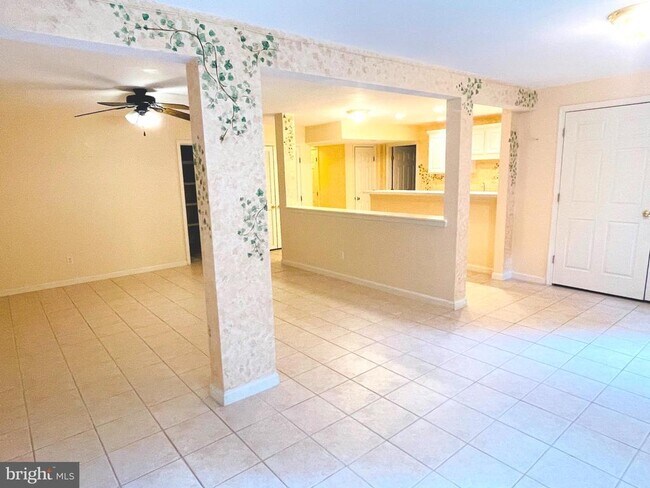 Building Photo - 9 Scarlet Oak Cir