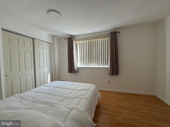 Building Photo - 2726 S 8th St