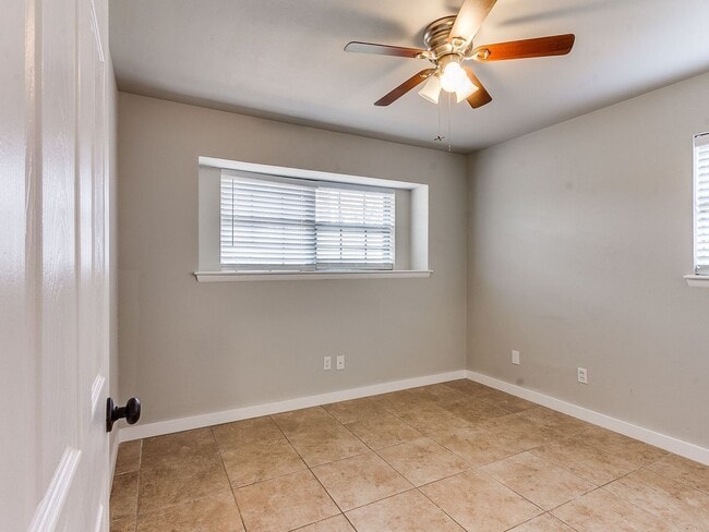 Building Photo - Spacious 4 bedroom in Edmond!