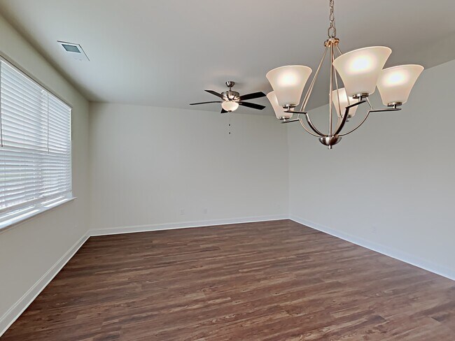 Building Photo - 550 Slew Dr