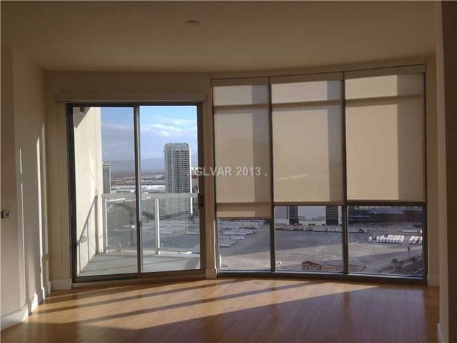 Building Photo - High Rise Unit with Strip Views