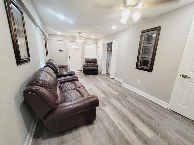 Building Photo - 1906 Karen Ln