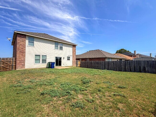 Building Photo - 2 Story - 4 Bed, 2.5 Bath Home in Crowley