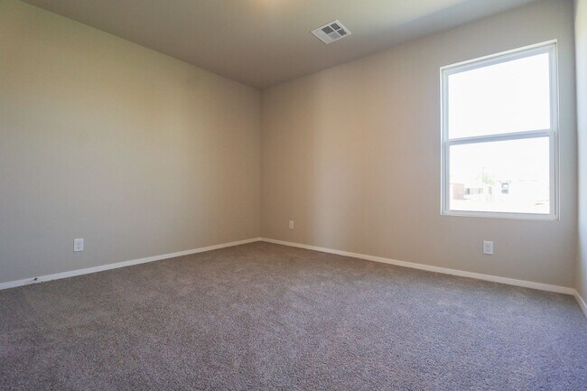 Building Photo - Stunning New Construction Home 4 Bed 2 Bath in Bixby!