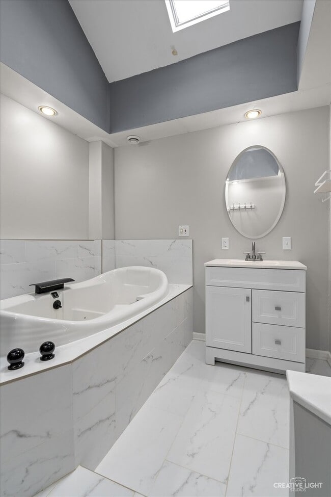 Building Photo - 217 Washburn St