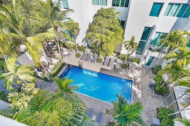 Building Photo - 741 NE 4th Ave