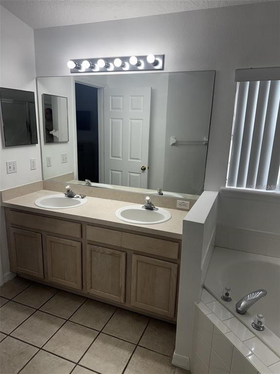 Building Photo - 1144 Clear Creek Cir