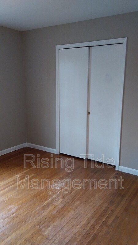 Building Photo - 628 16th Ave NW
