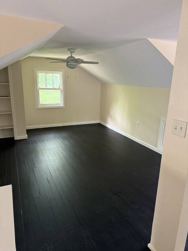 Building Photo - 933 Winona Dr