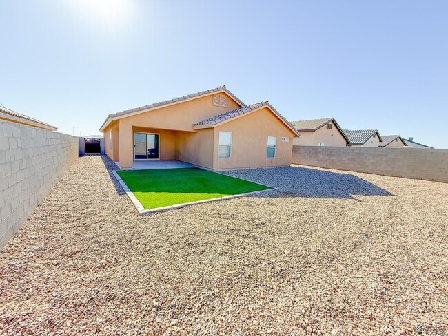 Building Photo - 4168 S Hinckley Dr