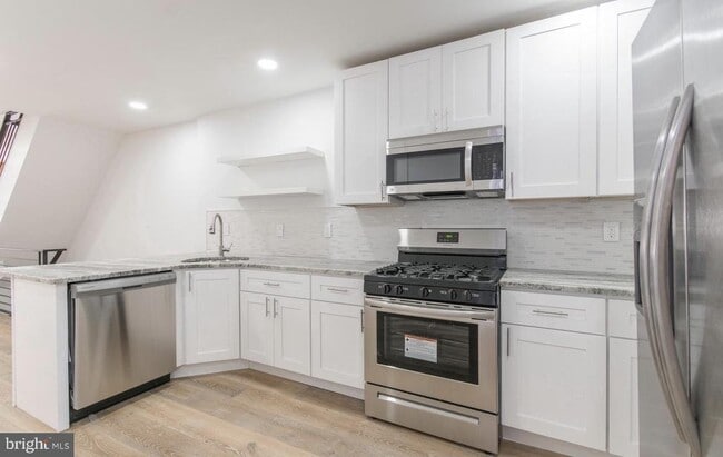 Building Photo - 5729 Delancey St