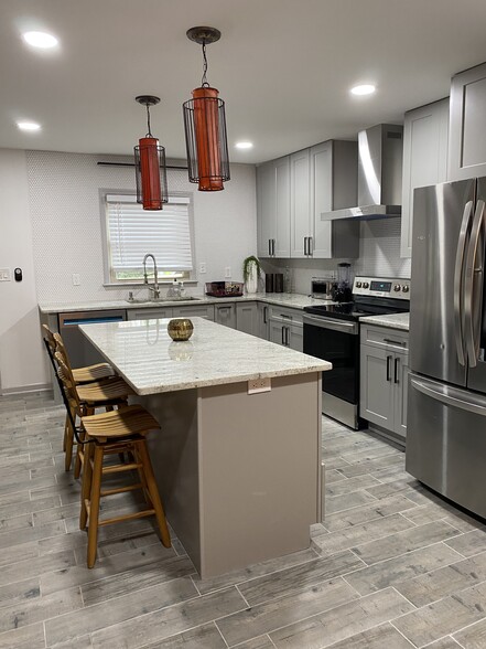 Chef-inspired kitchen featuring stainless steel appliances and clean, modern finished - 5460 Scofield Rd
