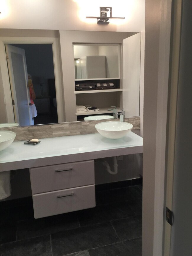 Building Photo - 7770 La Mirada Dr