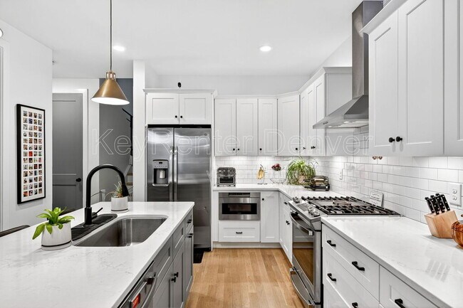 Building Photo - 1299 Newton St