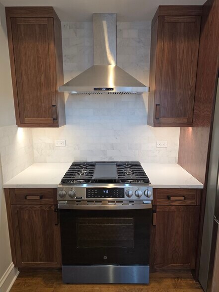 Building Photo - 240 Lathrop Ave