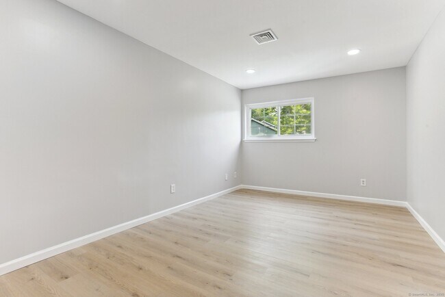 Building Photo - 48 Spyglass Cir