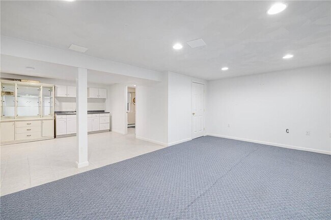 Building Photo - 42 Rollingwood Dr