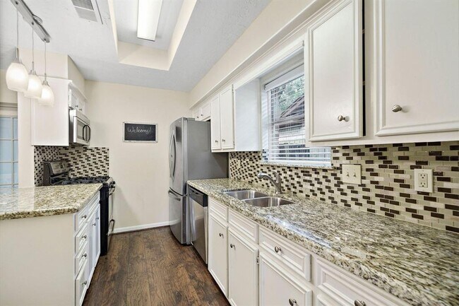 Building Photo - 9715 Lawngate Dr