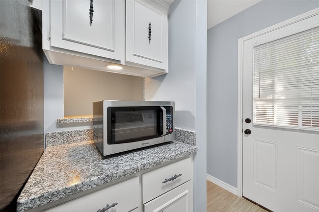 Building Photo - 9303 Hammerly Blvd