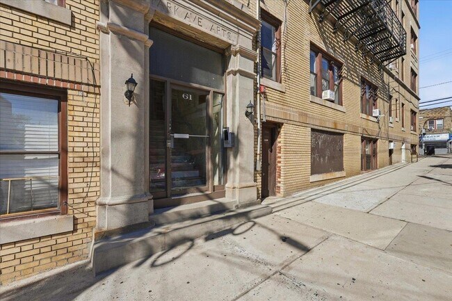 Building Photo - 61 65th St