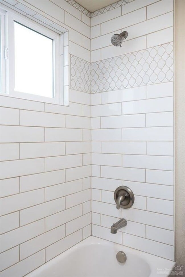 Building Photo - 1444 NW Canyon Dr