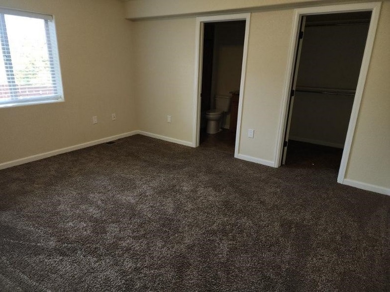 Building Photo - 2125 King St