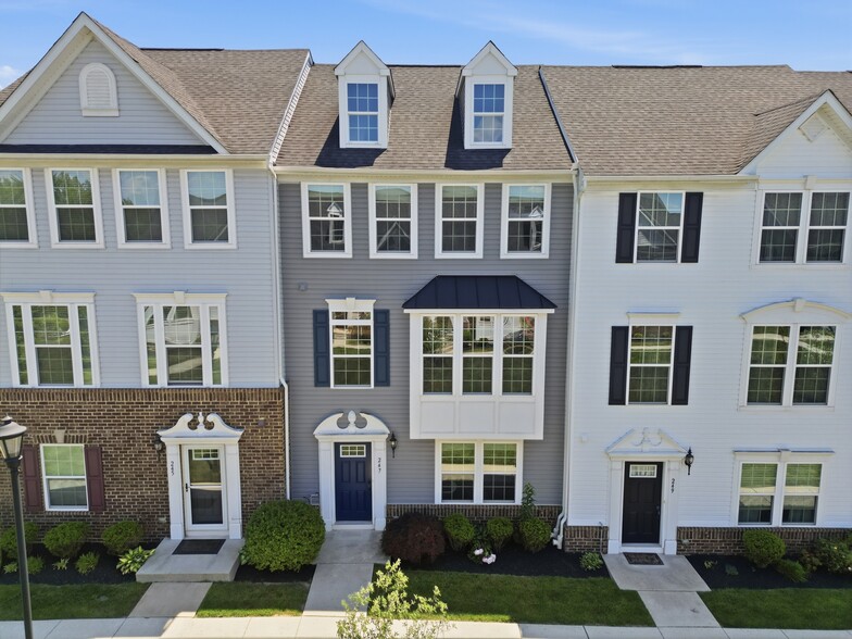 Front Entrance - 247 Madison Ln