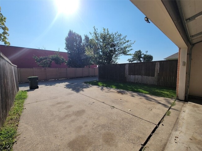 Building Photo - 7020 Goldenrod Dr