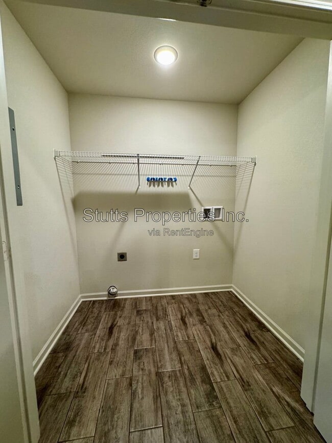 Building Photo - 201 Spindle Ct