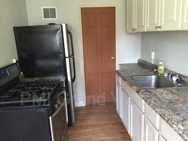 Building Photo - 328 E Kellar Ln